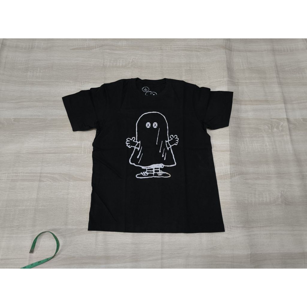 Kaos Uniqlo x Kaws x Peanuts Ghost