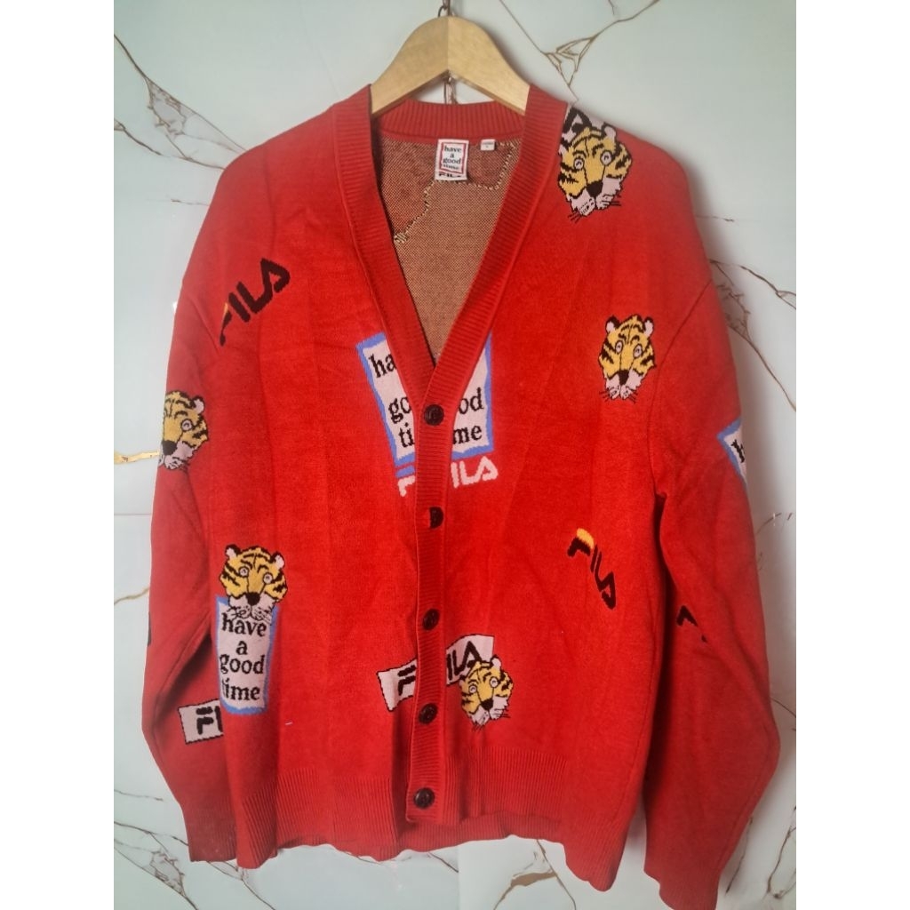 PRELOVED KNITWEAR HA*GT X FILA RED TEE SIZE L FIT TO XL (72 X  63 ).KONDISI MULUS DAN NO MINUS 9.5/1