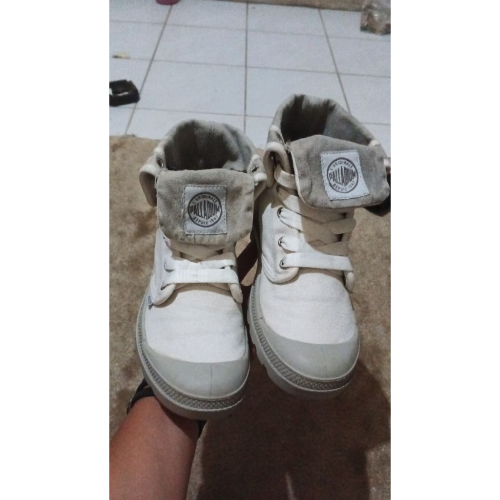 Sepatu Boots Palladium