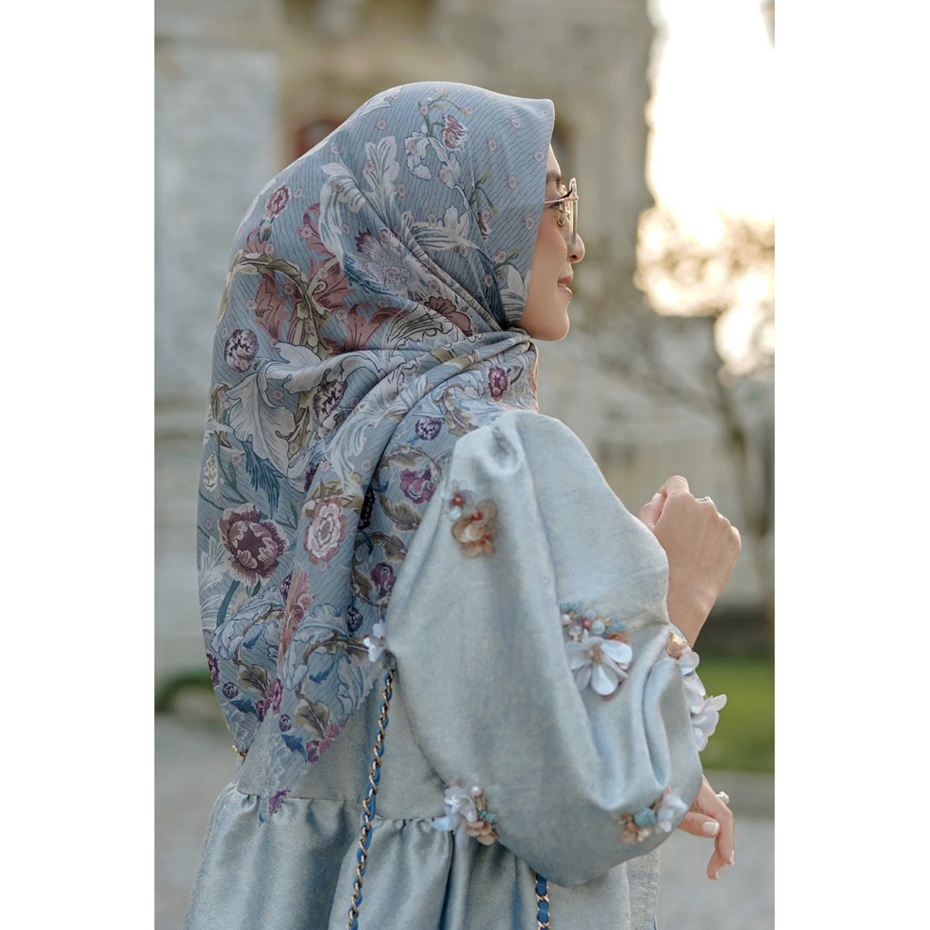 Preloved Buttonscarves - The Royale Square - Blue Jean