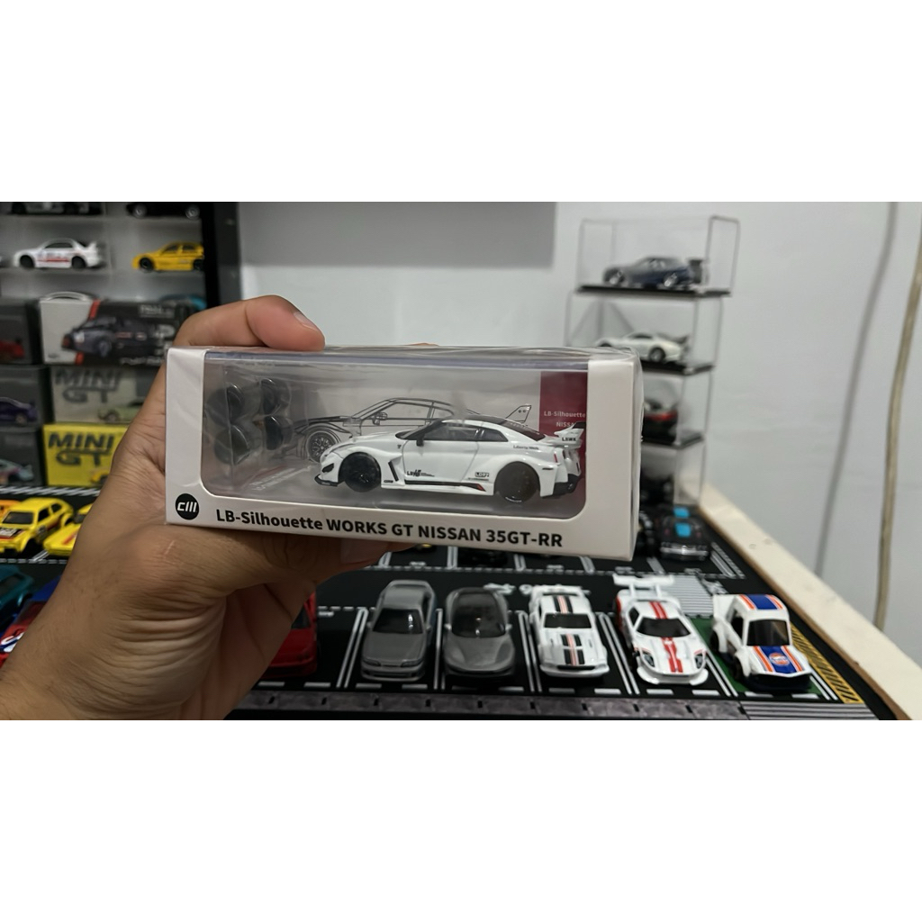 Miniscale LBWK Nissan R35