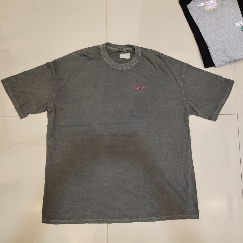 Kaos lengan pendek oversize Grove Studio motif washed size XL