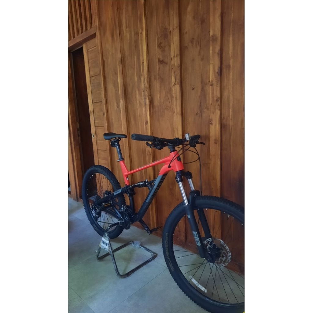 Sepeda Polygon Siskiu D5 tahun 2022 Size L27.5 second