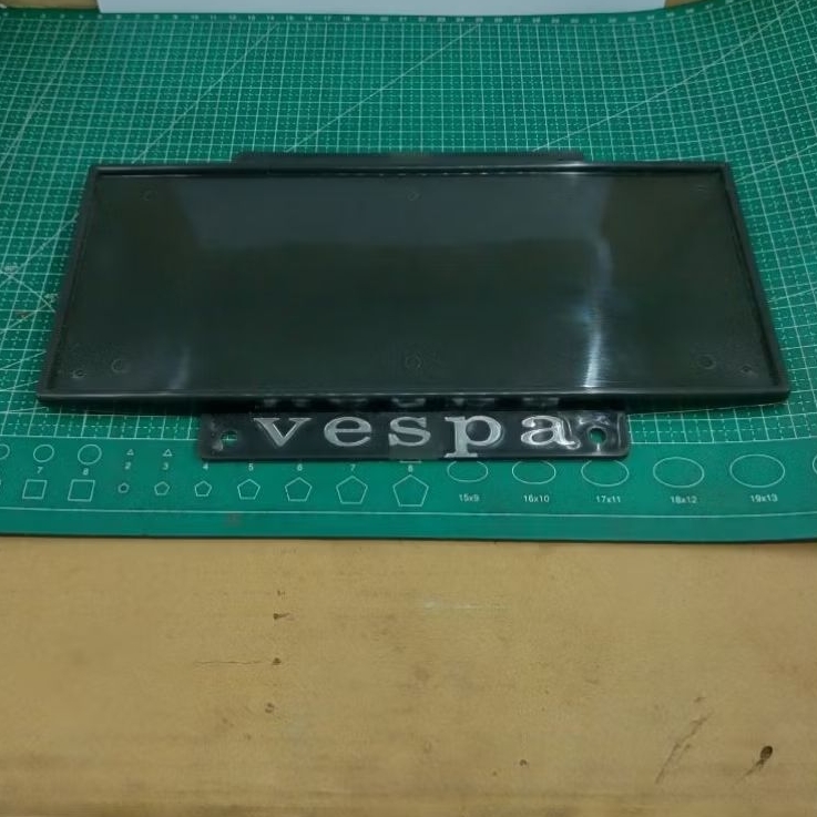 Dudukan plat no nomor nomer belakang emblem vespa untuk vespa super sprint bajaj bajay Exel PX PS