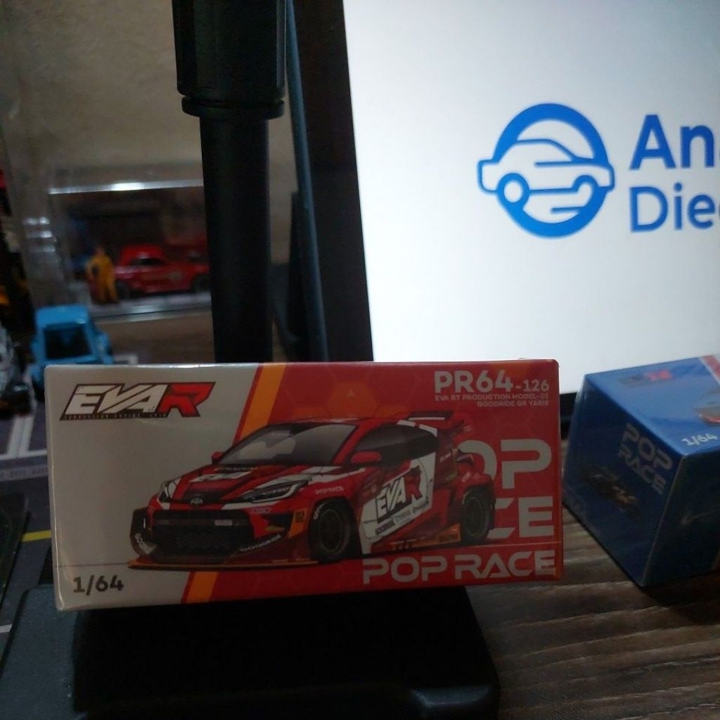 Pop Race Yaris Eva merah