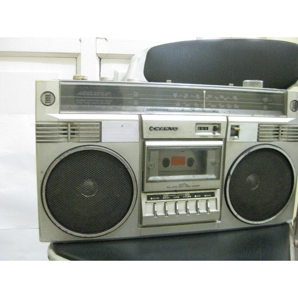 radio sanyo besar jadul