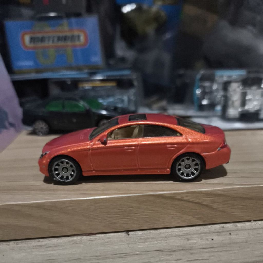 Matchbox Mercedes Benz CLS500 Orange VIP LUXURY Series