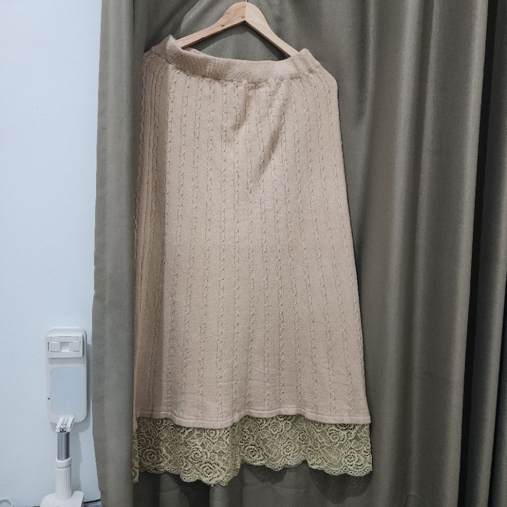 rok rajut coklat susu preloved