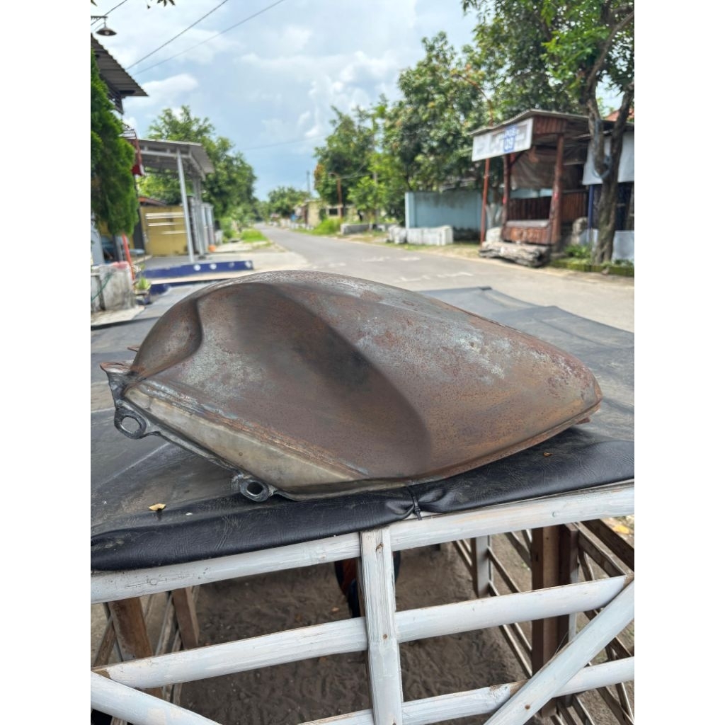 tangki suzuki rgr original