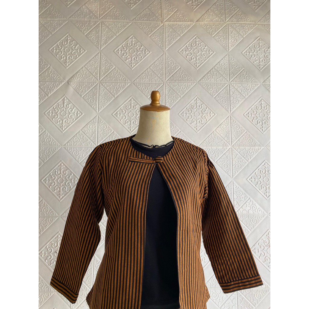 Cardigan lurik sorjan atasan wanita yang modis dan elegan