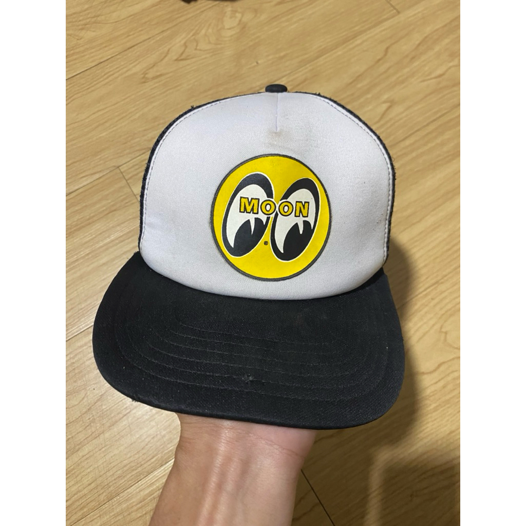 Topi trucker Mooneyes