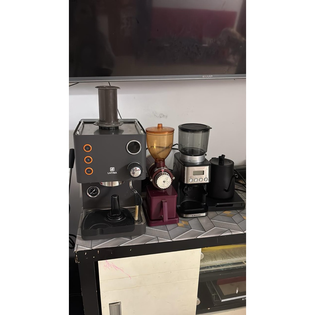Mesin Kopi Espresso & Grinder Set – Latina + Grinder Kopi Elektrik