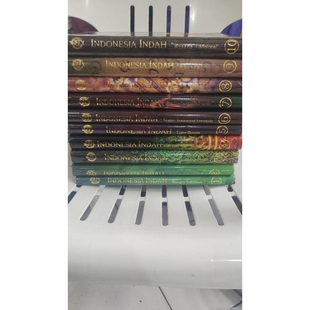 buku set indonesia indah jld1-10 "bangsa indonesia1, bangsa indonesia2, tenunan indonesia, kain kain