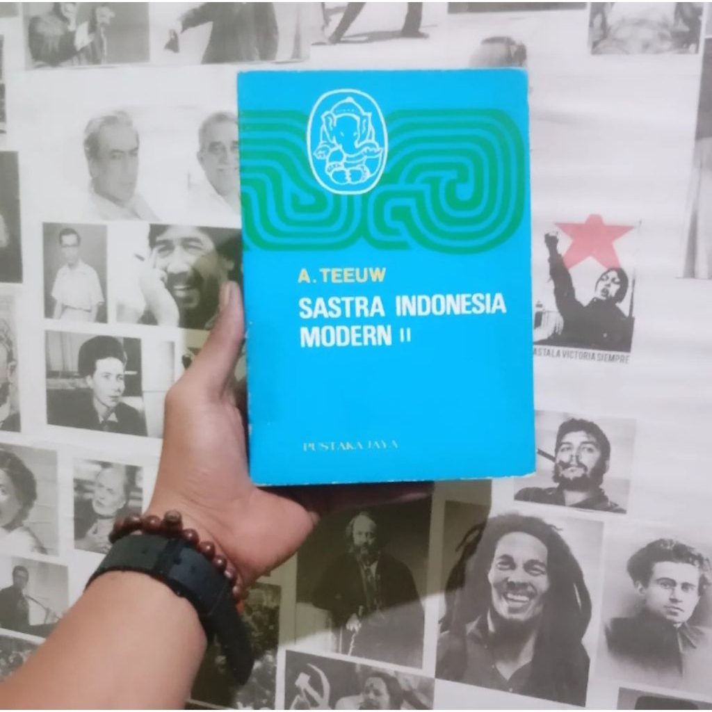 A. Teeuw Sastra dan Ilmu Sastra | Membaca dan Menilai Sastra | Citra Manusia Indonesia | Tergantung 