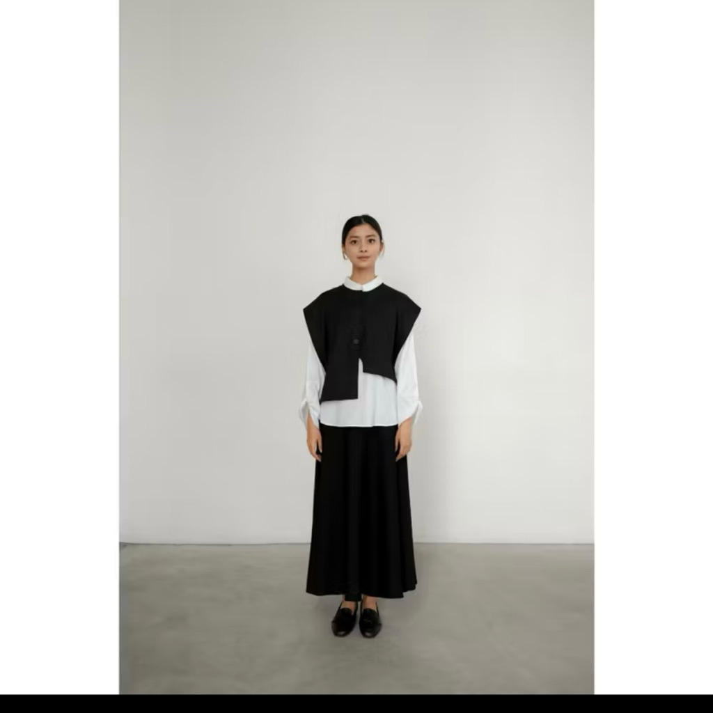 cropped vest jedda black