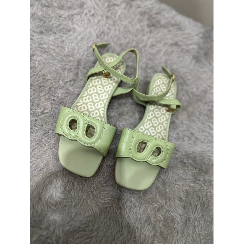Preloved Nina Sandal Green Buttonscarves good condie Size 36