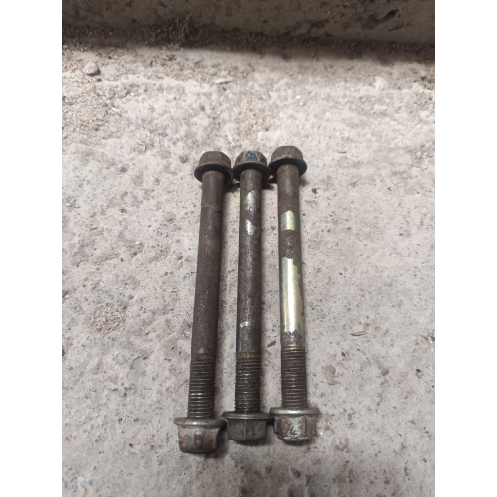 BAUT DUDUKAN MESIN KARISMA / SUPRA125 / REVO ORIGINAL COPOTAN