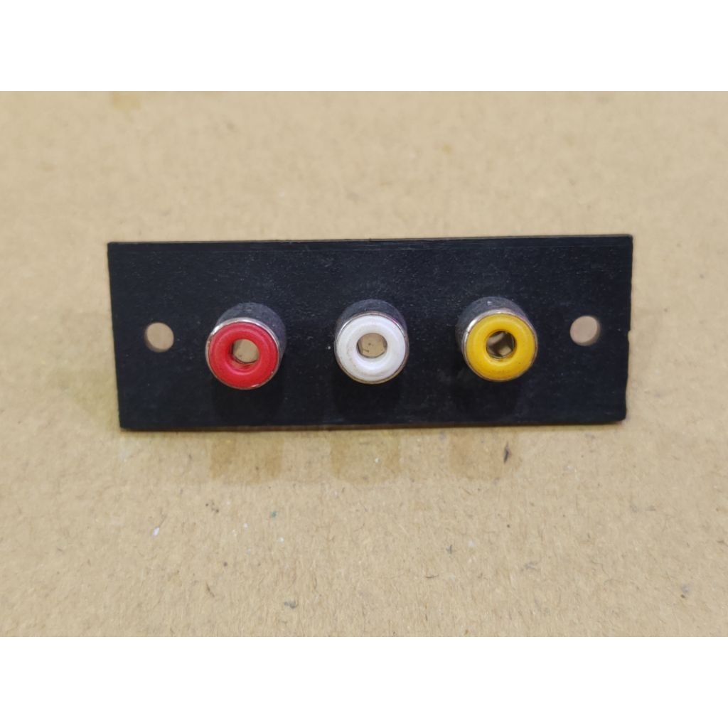 SOKET RCA 3P BOX POWER