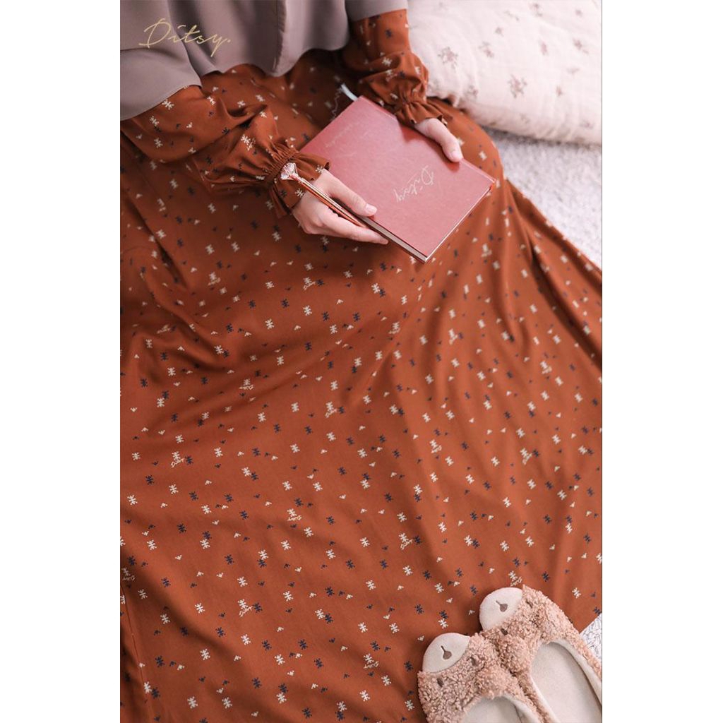 DITSY REJECT SALE OKTOBER 2025 NAVAE AMBER SIZE L