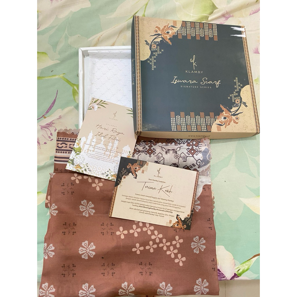 wearing klamby Iswara scarf