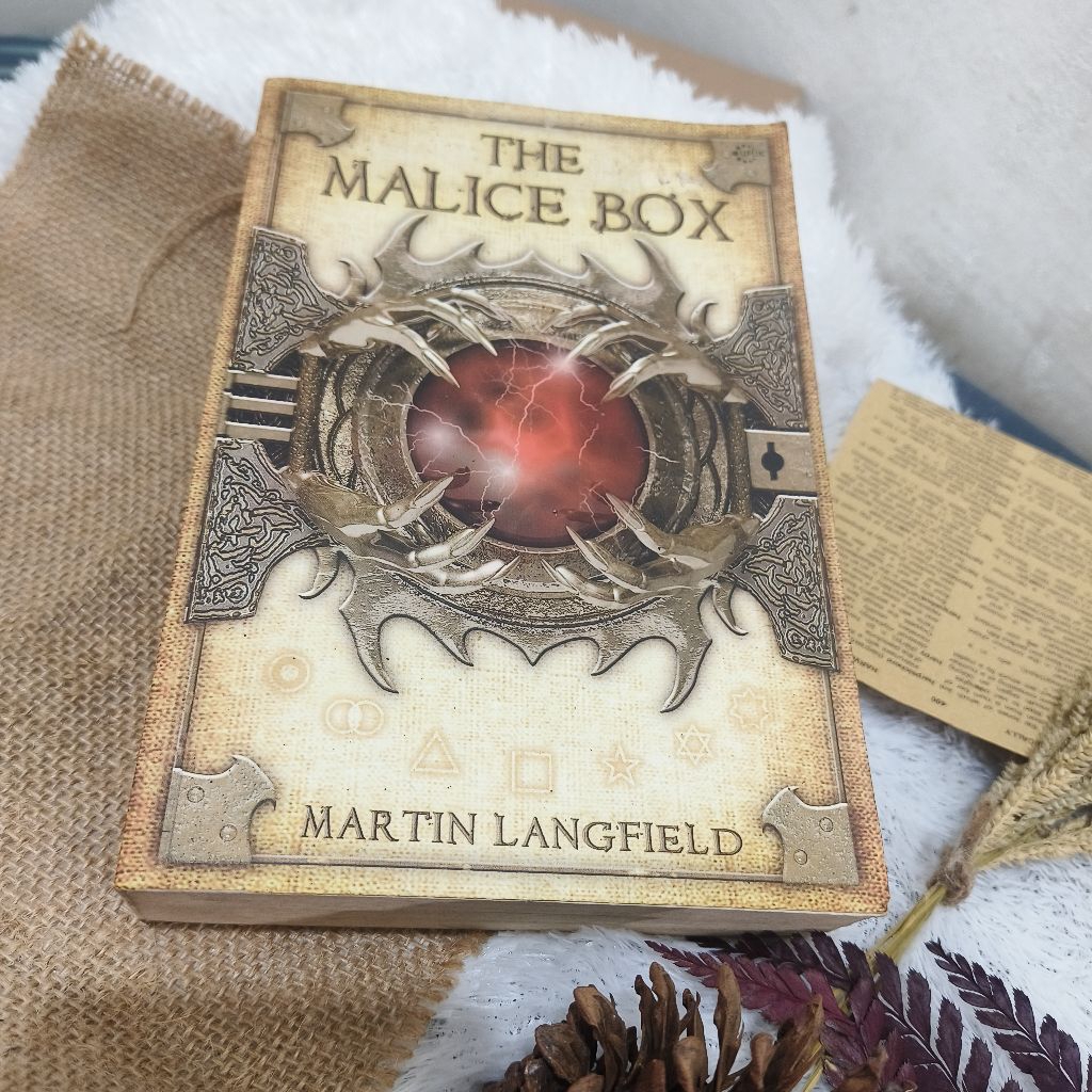 Novel The malice Box lepas segel