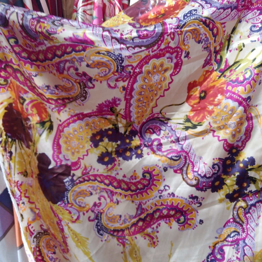 Bahan Kain Satin Velvet Motif Paisley Import High Quality | Satin Meteran Corak Paisley untuk Dress 