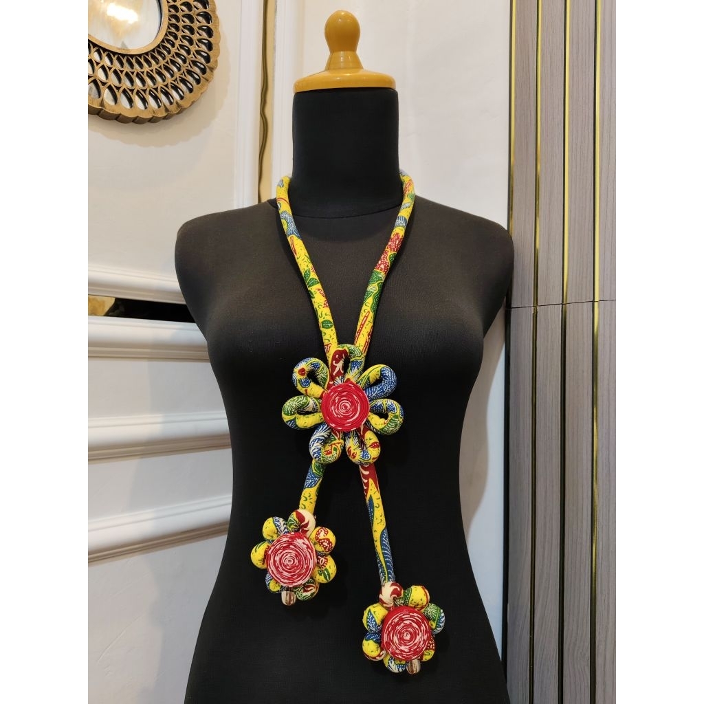 Kalung Etnik batik wanita sumbu bunga segitiga