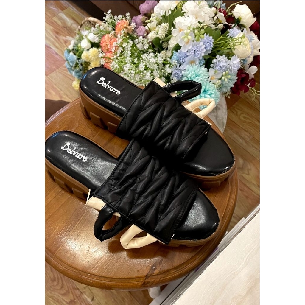 BV-Hitam Wedges / Sendal Docmart