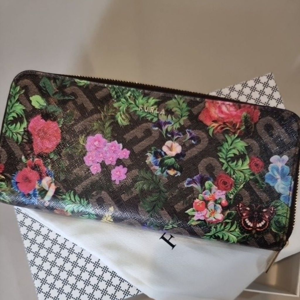 Preloved Dompet Wallet Wanita Furla
