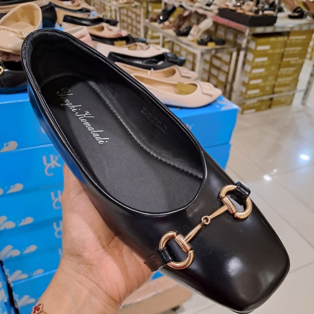 sepatu flat wanita yongki komaladi