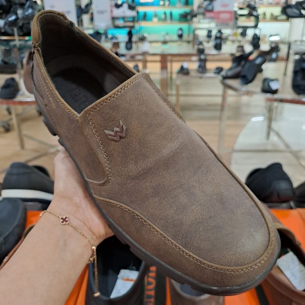 sepatu casual pria watchout