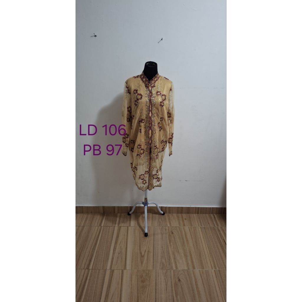 kebaya gold bunga merah