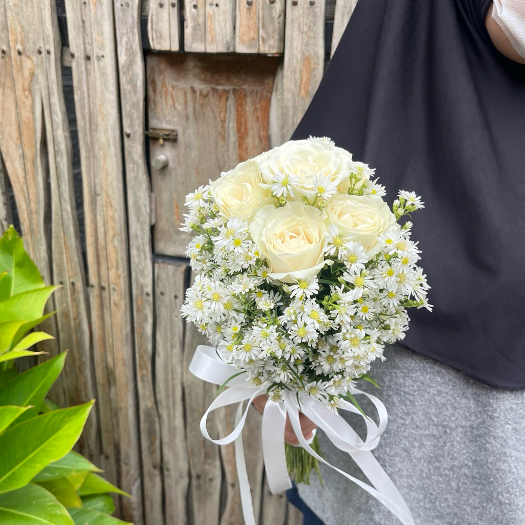 (Khusus Jogja) Simple Handbouquet Mawar Pikok/ Bunga Asli Mawar Pikok