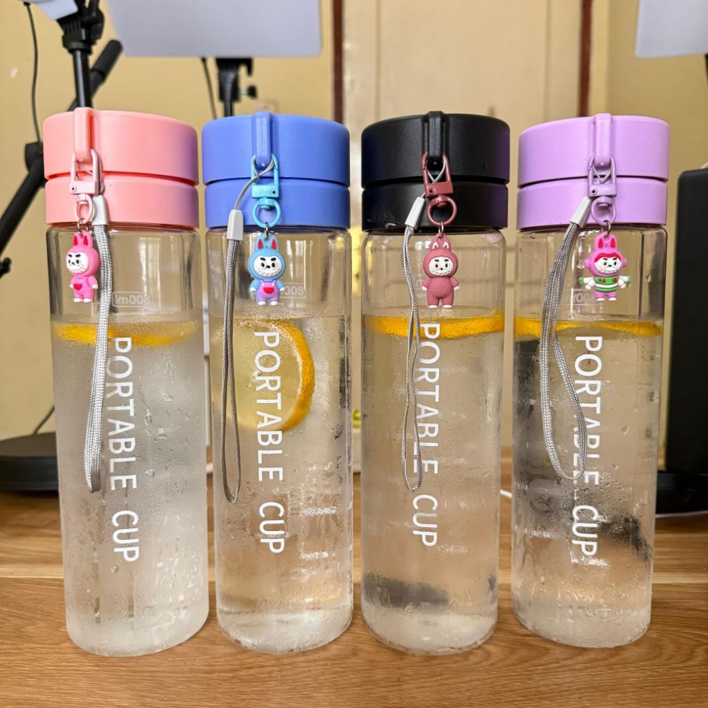 Botol Minum Plastik Transparan Portabel 800ml ( Free Gantungan Boneka Labubu) Botol Minum bening Tra