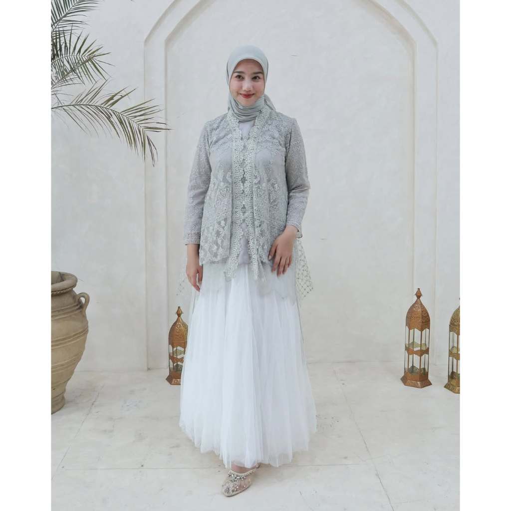 SarahDewanto Kebaya Renda Bordir Panjang