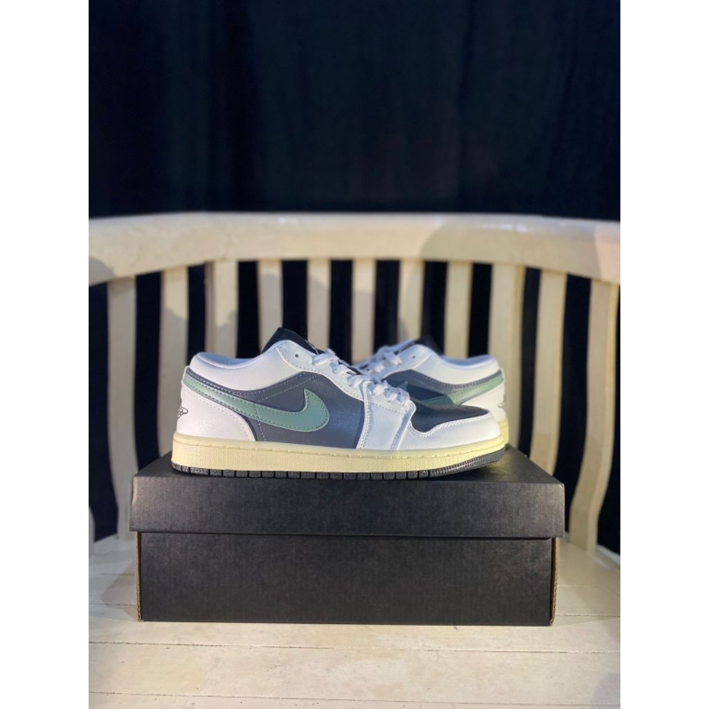 Sepatu sneakers pria jordan low whit sage