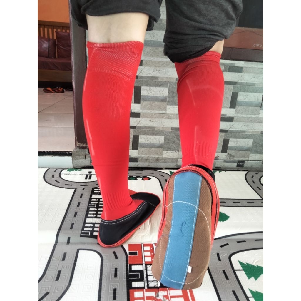 Kaos kaki sawah anti keong