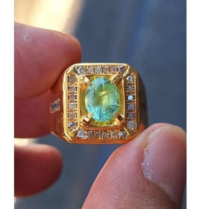 Natural emerald beryl / zamrud colombia minor