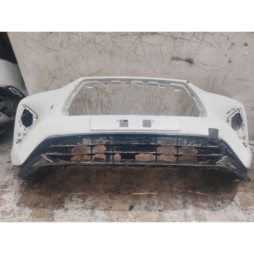 bemper depan Yaris thn 2024