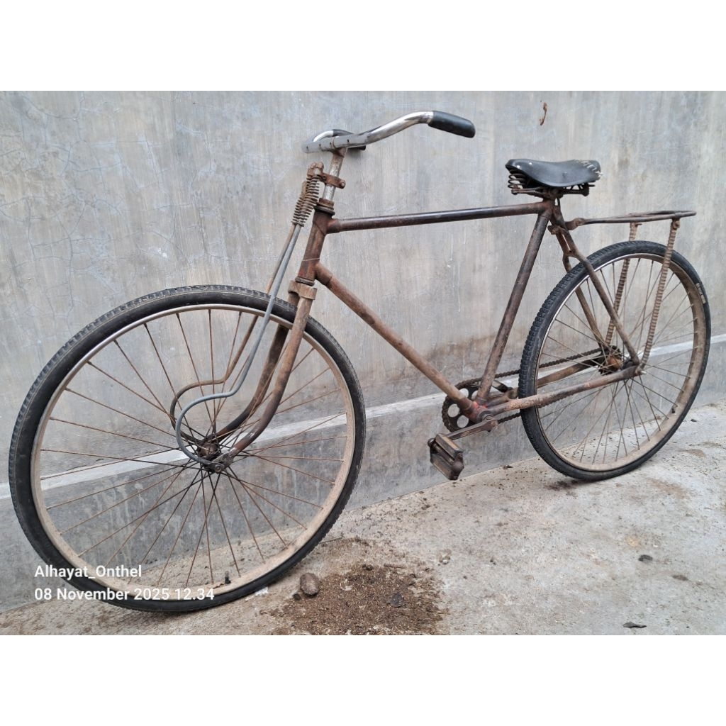 Sepeda Ontel Tua Antik England#Bahan