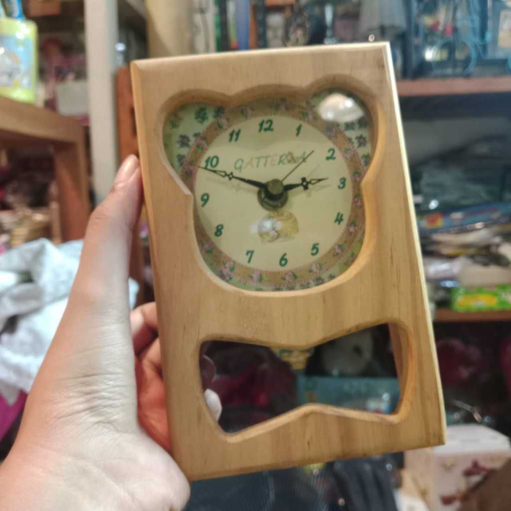 Jam Meja Kayu Kucing Kecil Minus sesuai live