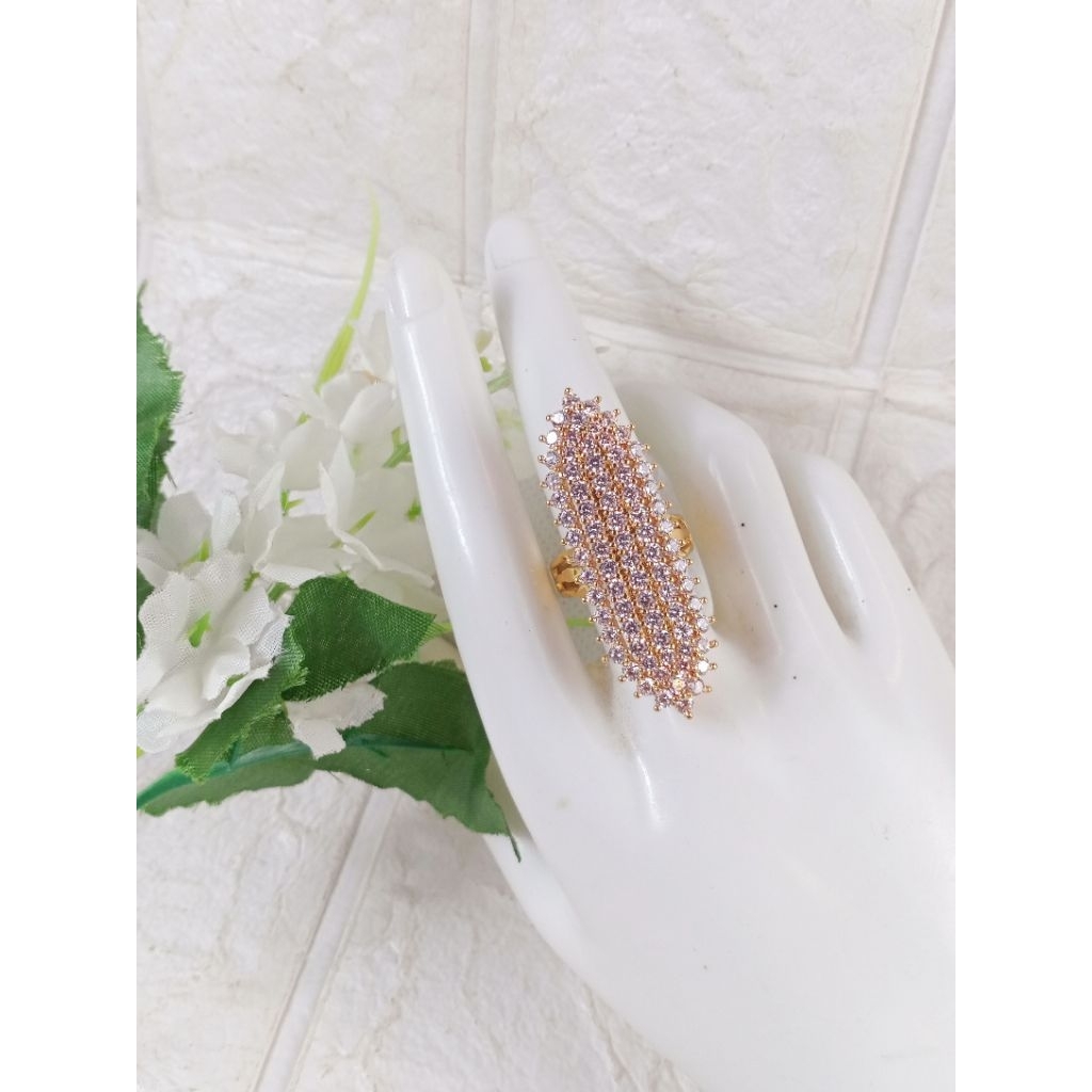 Cincin permata kotak hitam dan cincin permata perahu lapis emas