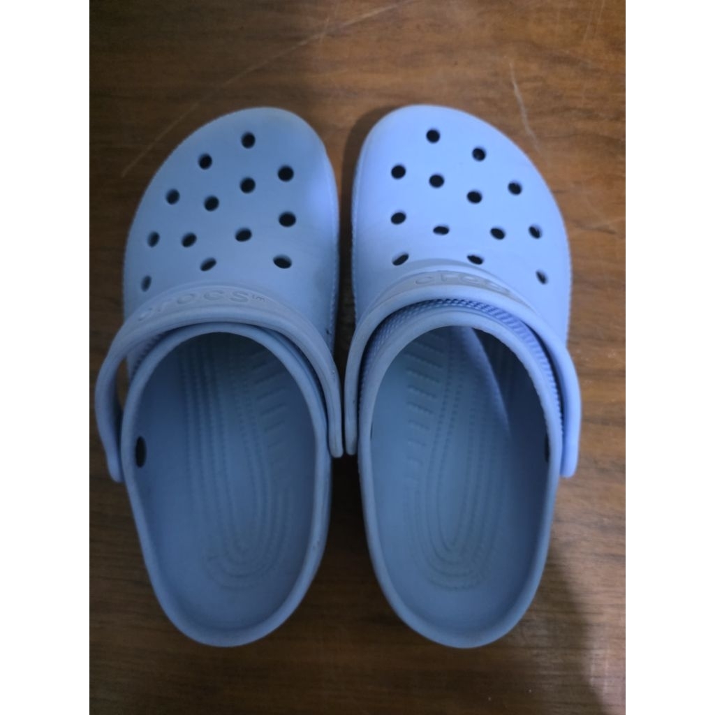 PRELOVED CROCS
