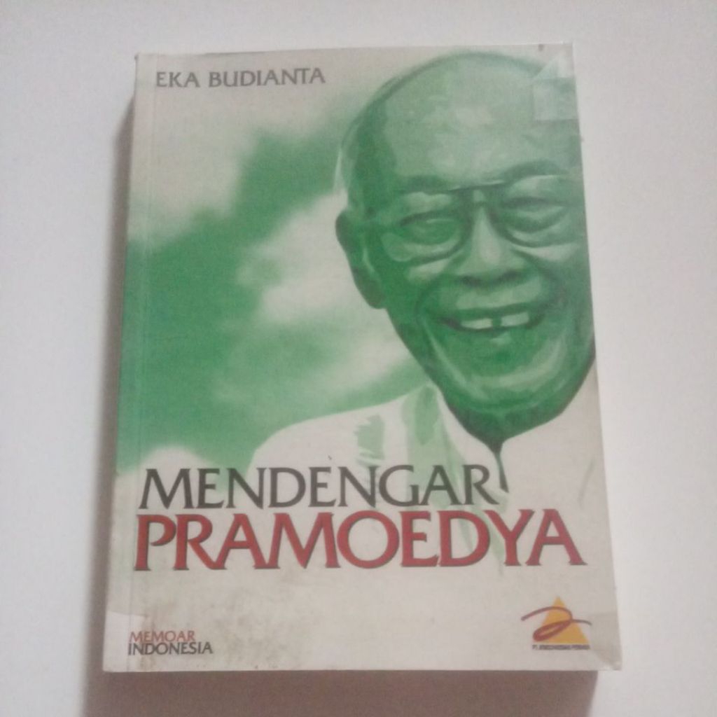Buku Bekas.(Ori).Mendengar Pramoedya. Oleh:Eka Budianta.