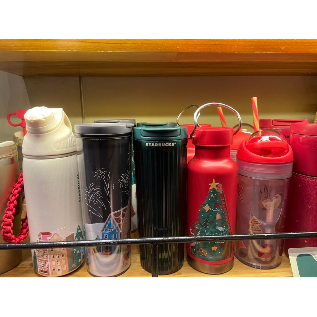 TUMBLER STARBUCKS CHRISTMAS EDITION 2025