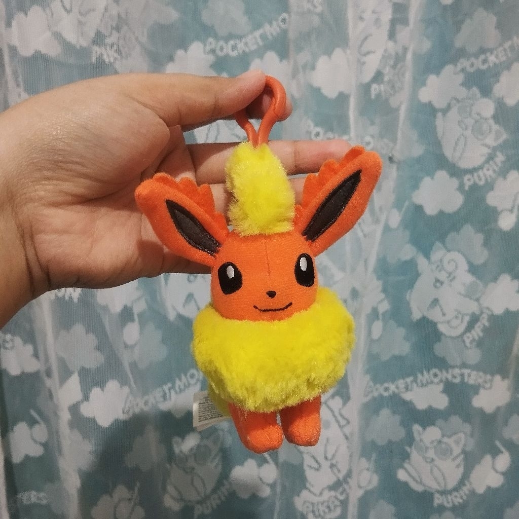 GANTUNGAN BONEKA POKEMON FLAREON tomy