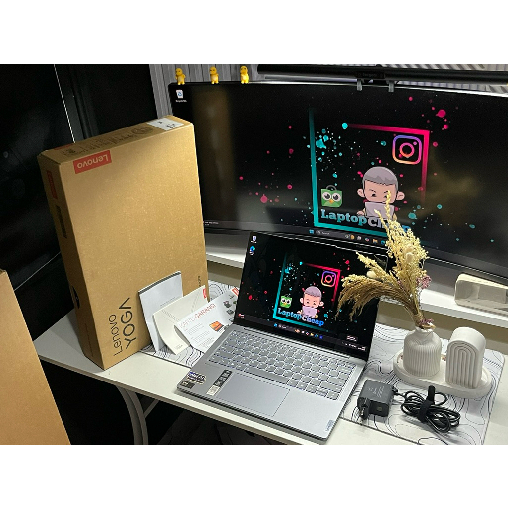 Lenovo Yoga Slim 7i 7 14IMH9 Ultra 5 125H OLED Touchscreen Likenew Garansi 2027