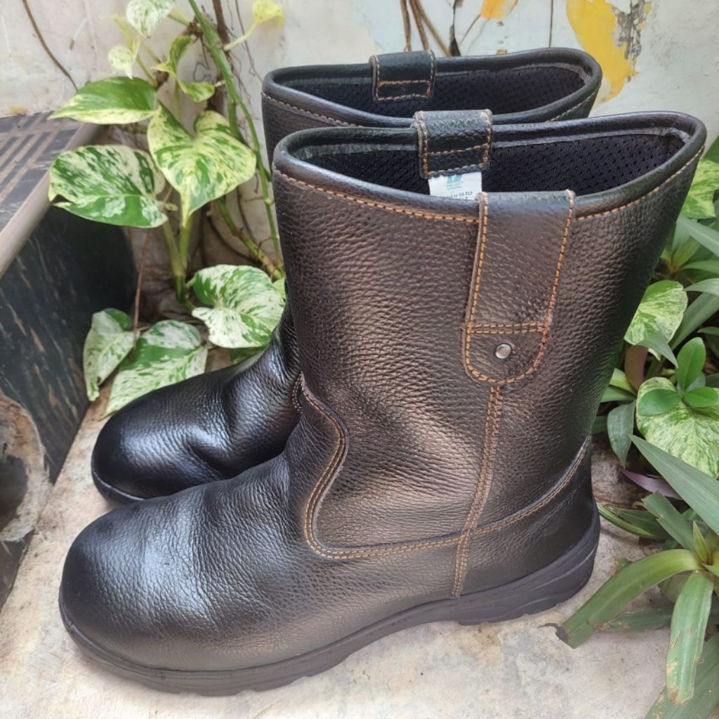 sepatu safety boots second krusher size 43(28cm)