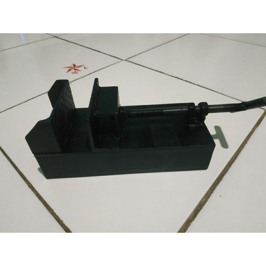 tanggem besi 4", ragum 4", catok 4"