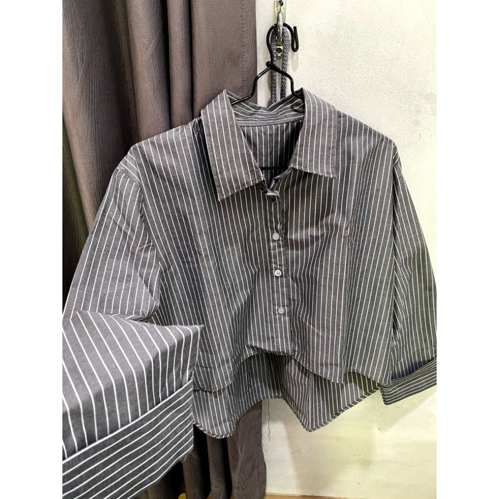 Kemeja salur wanita abu (Preloved)